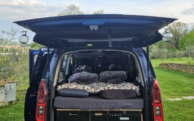 Lukas & Evelyn stellen uns ‚Hotbox on wheels‘, ihren Opel Combo, vor.